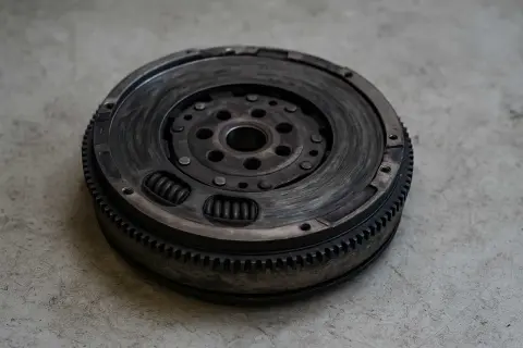 Un embrayage bi masse, pièce maîtresse pour une transmission douce.