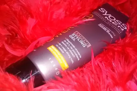 Syoss Men Extreme Styling Gel - żel do loków zapewniający mega mocne utrwalenie przez 48h, bez śladów na włosach.