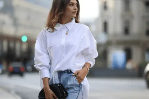 Biała koszula oversize: stylizacje, porady i inspiracje