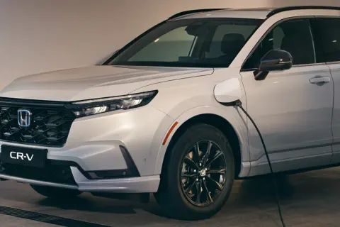 Nowe Honda CR-V Hybrid ładowane, gotowe na ekologiczną podróż.