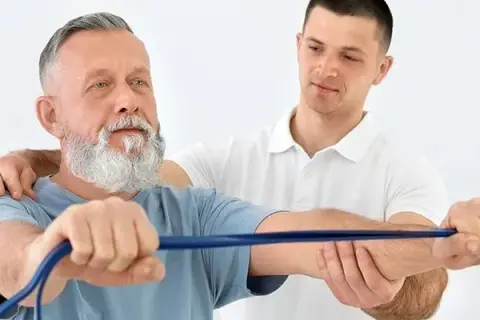 Rehabilitacja barku: ile trwa i jak przyspieszyć powrót do formy?