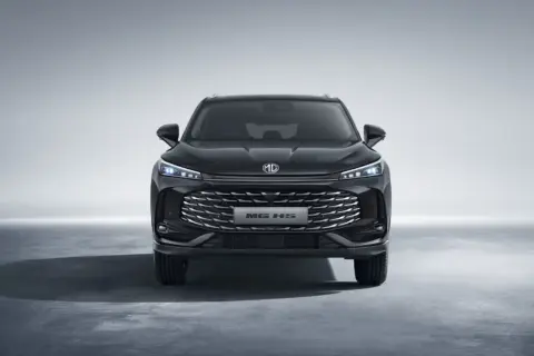 Nowe MG HS w całej okazałości. Sprawdź jego wymiary i nowoczesny design.