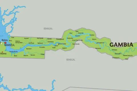 Mapa Gambii z zaznaczonymi miastami i rzeką. Wskazane miejsca, gdzie mogą być prowadzone gambia szczepienia.