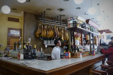Tapeo en La Laguna: Guía experta de los mejores bares y tascas