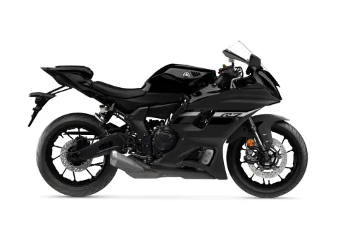 Yamaha R7 negra, lista para desatar sus caballos de potencia.