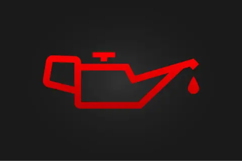 Luz de advertencia roja de un motor con exceso de aceite. Indica un problema grave que requiere atención inmediata.