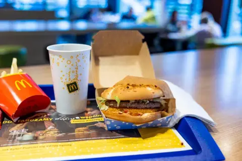 Ile kosztują burgery Maestro? Ceny, promocje i porównania ofert