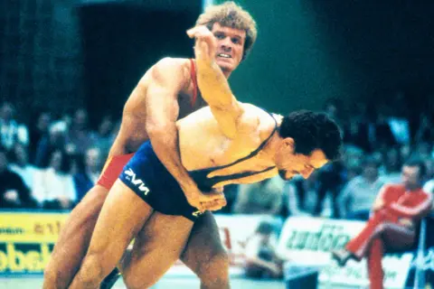 Frank Andersson brottare i intensiv match.