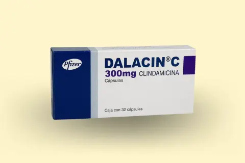 Opakowanie leku Dalacin C 300mg z klindamycyną, 32 kapsułki.