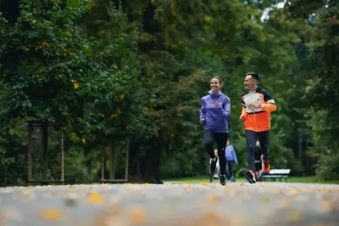 Jak zaczynać bieganie bez kontuzji: skuteczne porady dla początkujących