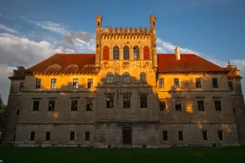 Książ Wielki: Atrakcje i pałac, którego nie pomylisz z Zamkiem!