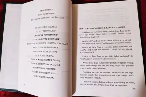 Co to modlitwa powszechna i dlaczego jest kluczowa w liturgii katolickiej?