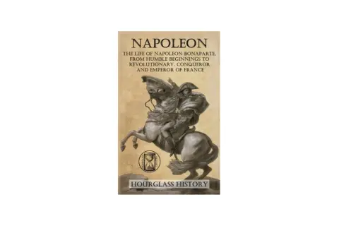 Couverture de livre : Napoléon à cheval, texte "Napoleon" et "Hourglass History".