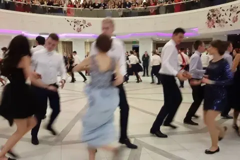 Skąd pochodzi taniec belgijka? Odkryj jego nieznane korzenie