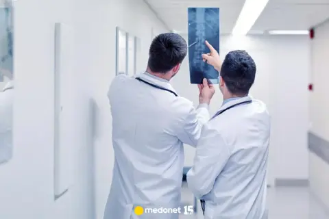 Ból kręgosłupa: ortopeda czy neurolog? Wybierz właściwego lekarza!