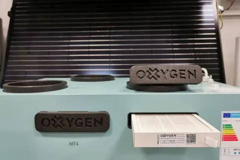 Urządzenie z filtrem powietrza OXYGEN. Widoczne są różne klasy filtrów powietrza, w tym filtr M5.