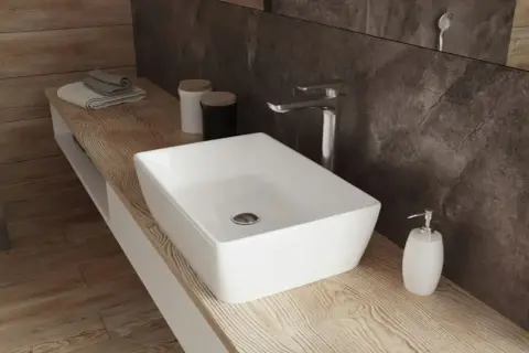 Nowoczesna łazienka z umywalką nablatową na drewnianym blacie. Czy blat kuchenny może być w łazience? Tak, ten wygląda świetnie!