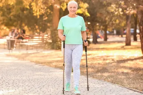 Jak chodzenie zmienia sylwetkę? Schudnij, ujędrnij ciało, pozbądź się brzucha