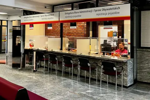 Przerejestrowanie auta 2026: Ile kosztuje? Poznaj ukryte opłaty