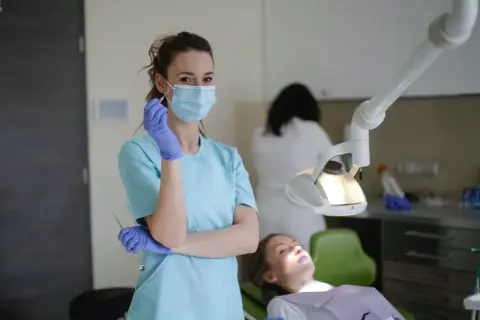 Dentysta może wystawić L4? Sprawdź, kiedy i jak to działa