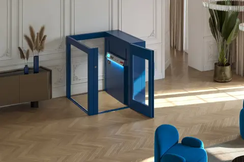 Piattaforma elevatrice senza cabina, blu, con pannello di controllo illuminato, in un elegante soggiorno con parquet.