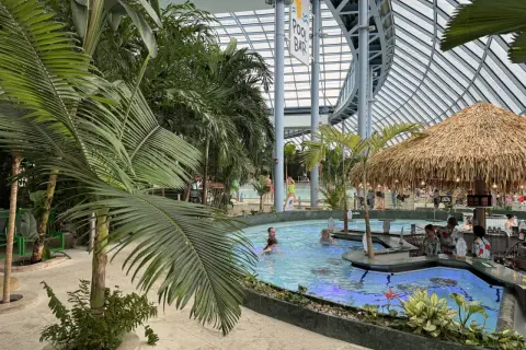 Suntago czy Tropical Island: Który park wodny wybrać dla rodziny?