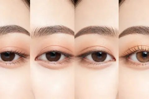 Quattro occhi mostrano i passaggi di un tutorial trucco occhi: prima, con ombretto leggero, con eyeliner e infine con mascara.