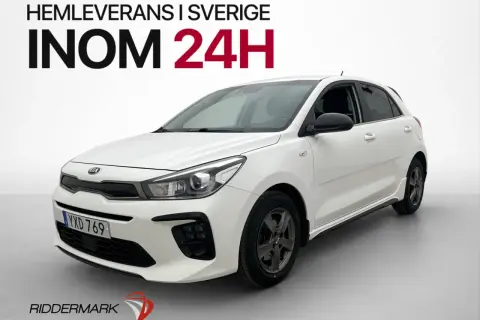 Vit Kia Rio, redo för en snabb leverans i Sverige. En perfekt bil för din nästa kia rio test.