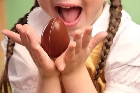 Jak powstaje kinder niespodzianka? Sekrety produkcji i składników