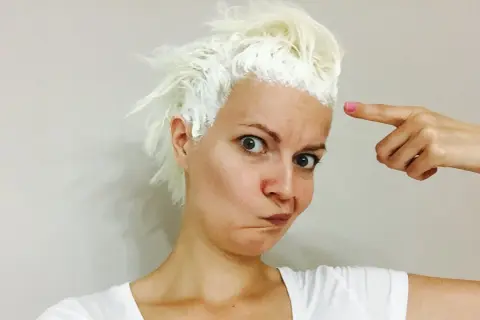 Jak przyciemnic odrost - skuteczne metody na ukrycie jasnych korzeni