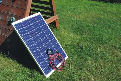 Jaki panel do ładowania akumulatora 12V - uniknij błędów przy wyborze