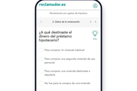 Formulario de reclamador.es sobre gastos de hipoteca. Pregunta: "¿A qué destinaste el dinero del préstamo hipotecario?", con opciones para vivienda habitual, segunda vivienda o alquiler.