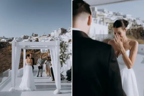 Wzruszona panna młoda podczas ślubu za granicą. Ceremonia odbywa się na tarasie z widokiem na białe domy.