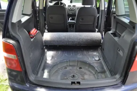 Gdzie koło zapasowe w VW Touran 7-osobowym? Sprawdź!