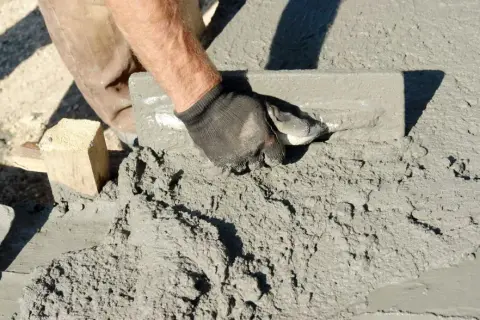 Jak się robi cement? Kroki produkcji, surowce i wpływ na środowisko