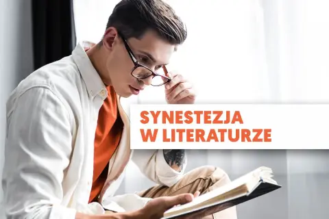Młody mężczyzna w okularach czyta książkę. Tekst na obrazie: "Synestezja w literaturze".