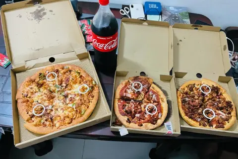 Ile waży duża pizza w Pizza Hut? Zaskakujące fakty o wadze pizzy