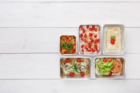 Koszty cateringu na osobę: Ile zapłacisz i jak zaoszczędzić?