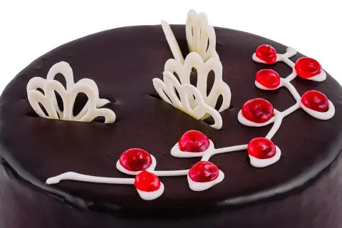 Piękne dekoracje na tort z kremu? Poradnik krok po kroku!