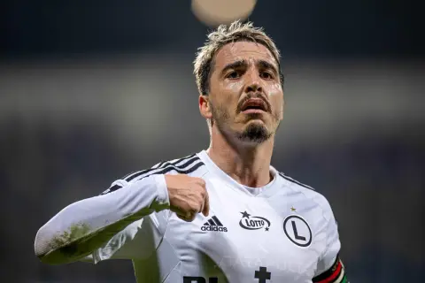 Josue z Legii Warszawa, spocony po meczu, pokazuje zaciętość.