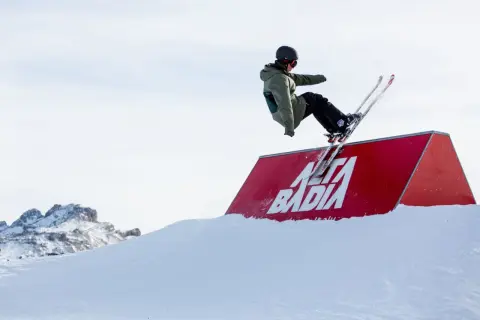 Snowpark Alta Badia: Przewodnik po freestyle'owej mekce w Dolomitach