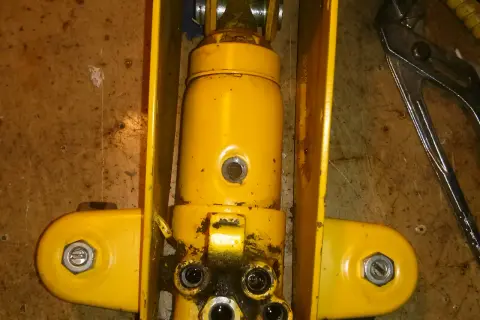 Jak odpowietrzyć lewarek hydrauliczny – prosty sposób na uniknięcie awarii
