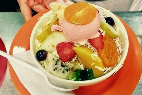 Ensalada de frutas colombiana en España: ¿Dónde encontrarla o hacerla?