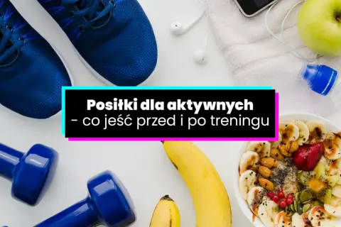 Niebieskie buty sportowe, hantle, miska owsianki z owocami i orzechami, jabłko i butelka wody.