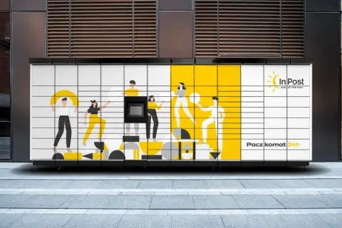 Paczkomat InPost z grafiką ludzi i informacją "Paczkomat 24h". Sprawdź, ile masz czasu na odbiór paczki!