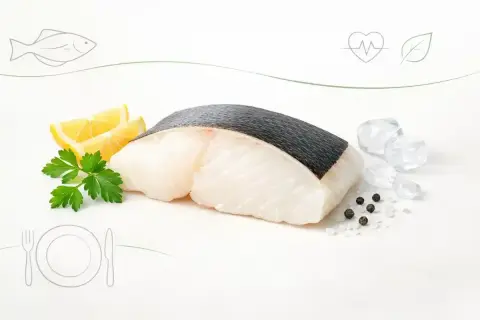 Świeży filet ryby z cytryną i ziołami. Czy halibut jest zdrowy? Tak, to doskonały wybór dla serca i diety.