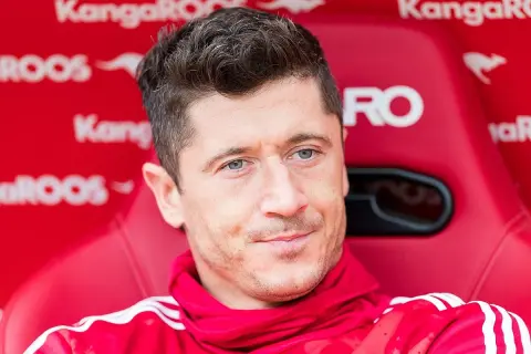 Ile zarabia Lewandowski na dzień? Zaskakujące kwoty jego dochodów