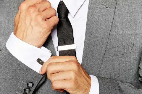 Jak nosić szpilkę do krawata: Elegancki styl krok po kroku