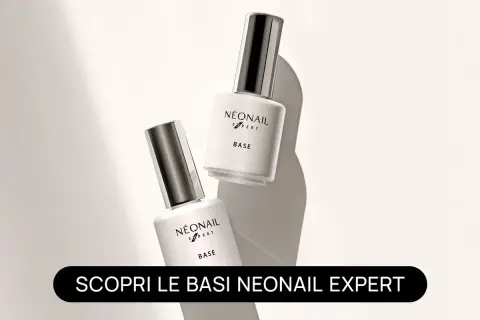 Due boccette di base coat Neonail Expert, perfette per preparare le unghie. Ricorda che la base coat va sgrassata per un risultato impeccabile.