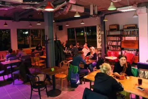Najlepsze bary z grami planszowymi w Warszawie, które musisz odwiedzić